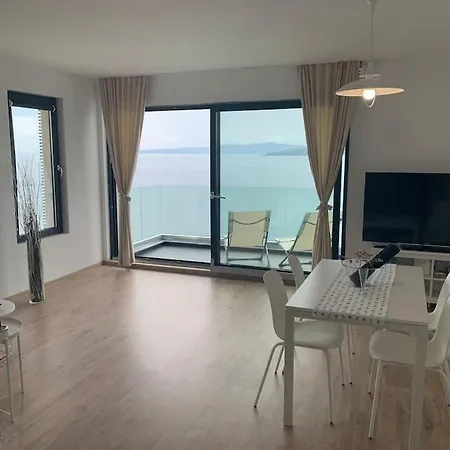 Modern Waterfront 1br With Ac Apartmán